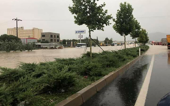 Şoke eden görüntü: 2 kent arasındaki yol trafiğe kapandı! - Resim: 3