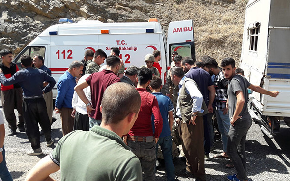 Askeri araç şarampole yuvarlandı: Ölü ve yaralılar var! - Resim: 1