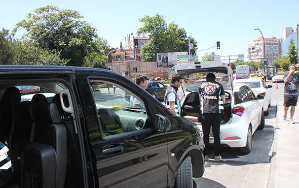 Trafikte ilginç diyalog! Polisin sorusunu bilemeyince... - Resim: 1