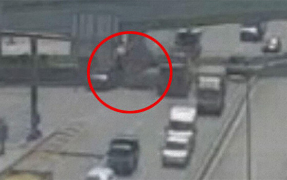 Akıl almaz ölüm: Üzerine inşaat asansörü devrildi! - Resim: 1