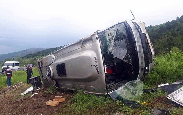 Yolcu otobüsü devrildi: Ölü ve onlarca yaralı var! - Resim: 3