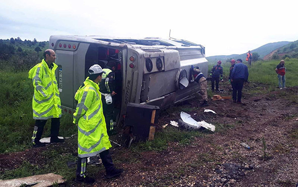 Yolcu otobüsü devrildi: Ölü ve onlarca yaralı var! - Resim: 4
