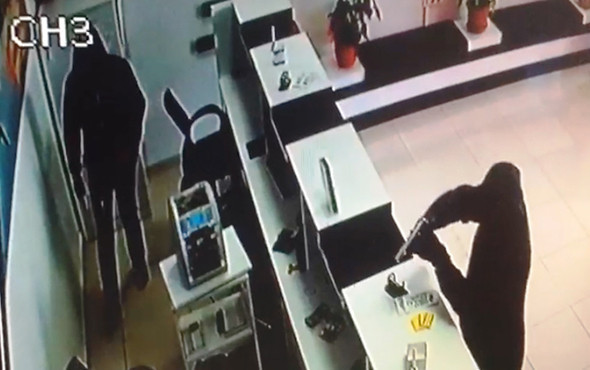 Döviz bürosu soyguncularını sevgili yakalattı! - Resim: 2