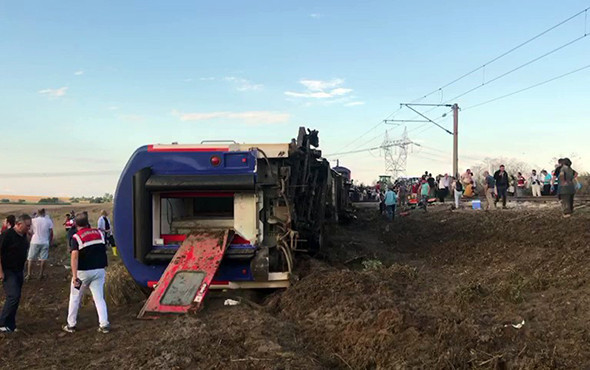 Tekirdağ Çorlu'da tren devrildi: İşte ilk fotoğraflar! - Resim: 3