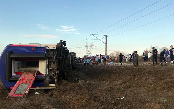 Tekirdağ Çorlu'da tren devrildi: İşte ilk fotoğraflar! - Resim: 4