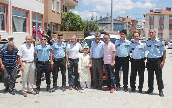 Polis aracı şehit kardeşine sünnet arabası oldu! - Resim: 3