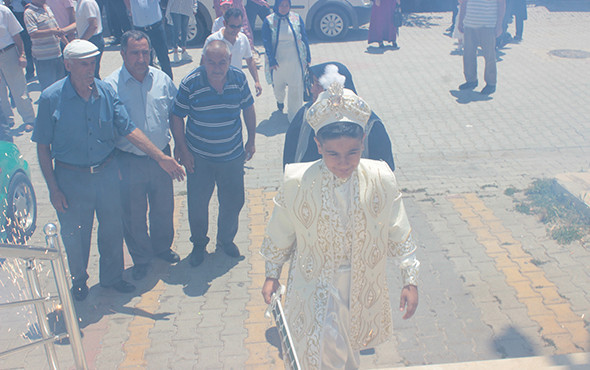 Polis aracı şehit kardeşine sünnet arabası oldu! - Resim: 4