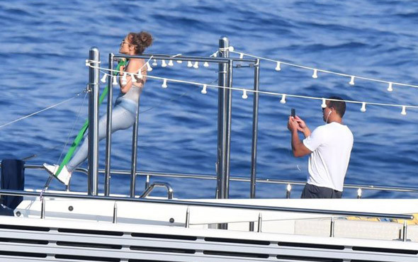 49'luk Jennifer Lopez üşenmeden teknede barfiks çekti! - Resim: 4