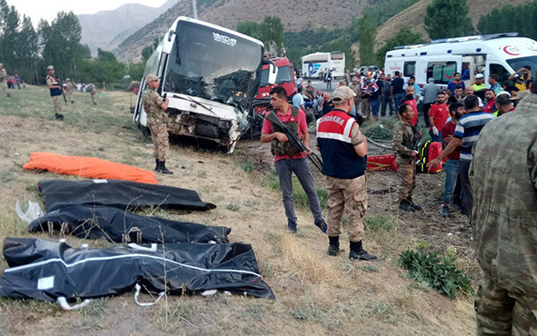 AK Partilileri taşıyan otobüs kaza yaptı: Çok sayıda ölü ve yaralı var! - Resim: 1