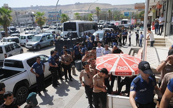 Dövizini alan polis TL'ye sahip çıkmak için sıraya girdi! - Resim: 1