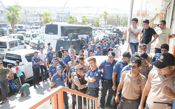 Dövizini alan polis TL'ye sahip çıkmak için sıraya girdi! - Resim: 3