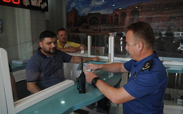 Dövizini alan polis TL'ye sahip çıkmak için sıraya girdi! - Resim: 4