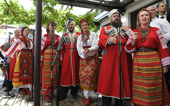 Putin, Avusturya Dışişleri Bakanı Kneissl ile dans etti! - Resim: 4