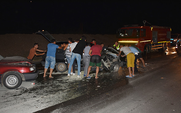 Kaza sonrası otomobili yanan sürücüler olay yerinden kaçtı! - Resim: 2