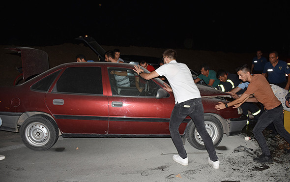Kaza sonrası otomobili yanan sürücüler olay yerinden kaçtı! - Resim: 3
