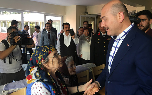 İçişleri Bakanı Soylu huzurevi sakinleriyle bayramlaştı - Resim: 2