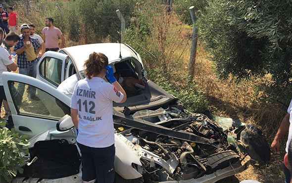 Tren otomobile çarptı: Yolcular dehşeti yaşadı! - Resim: 1