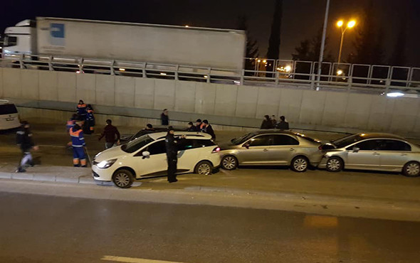 Adana'da 10 araç birbirine girdi: Yaralılar var! - Resim: 1