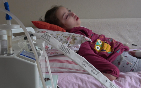 Boğazına kaçan zeytin çekirdeği minik kızın hayatını kararttı! - Resim: 2