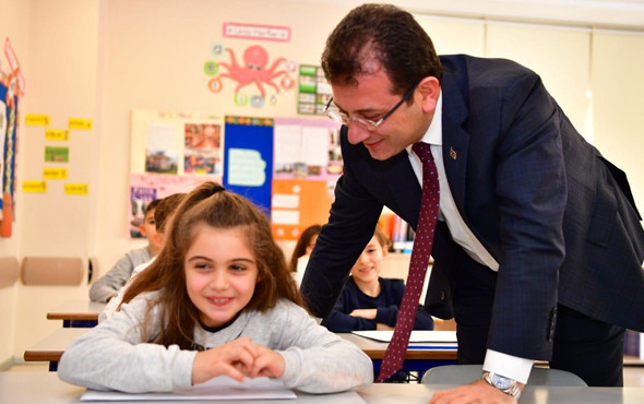 Ekrem İmamoğlu ve eşi çocuklarının karne törenine eşlik etti - Resim: 1