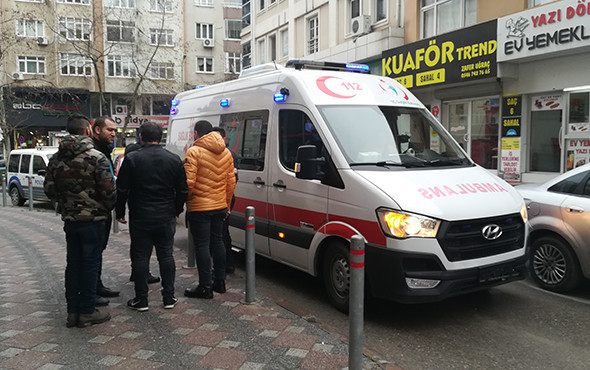 Liselilerin kavgasını ayırmak isteyen esnaf bıçaklandı! - Resim: 2