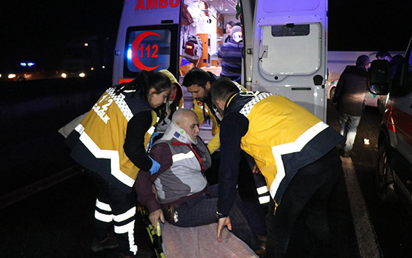 Lastiğe çarpan minibüs devrildi: Çok sayıda yaralı var! - Resim: 2