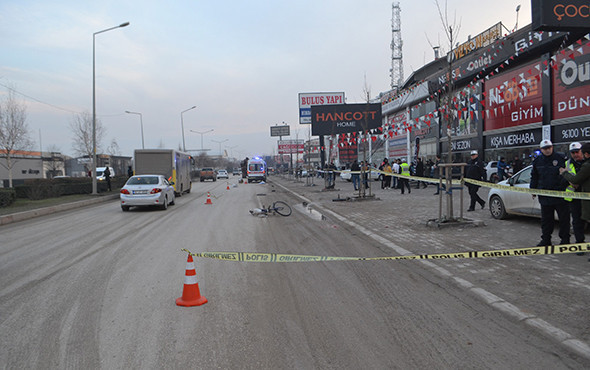 Çok acı görüntü: Kamyon Suriyeli genci ezdi! - Resim: 2