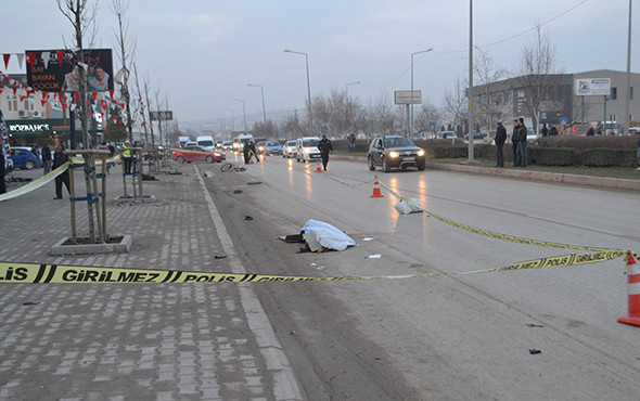Çok acı görüntü: Kamyon Suriyeli genci ezdi! - Resim: 4