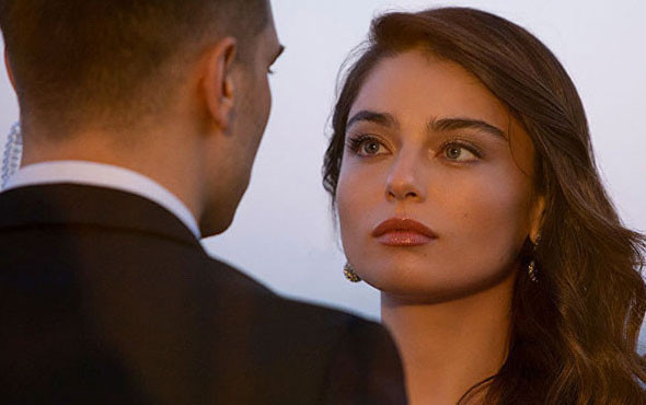 Cinsel ilişki sahnesi olay olmuştu! Ayça Ayşin Turan'dan itiraflar - Resim: 1