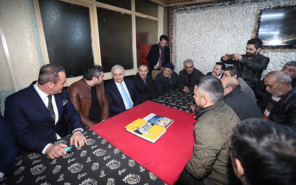 Binali Yıldırım kahvehaneyi ziyaret edip çay içti - Resim: 2