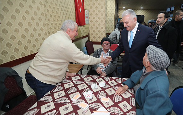 Binali Yıldırım kahvehaneyi ziyaret edip çay içti - Resim: 3