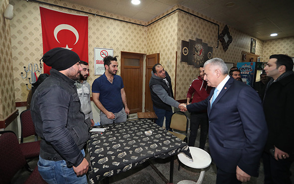 Binali Yıldırım kahvehaneyi ziyaret edip çay içti - Resim: 4