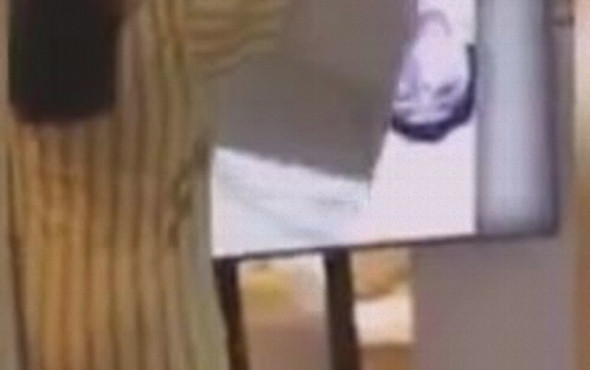 Mağazadaki porno yayınına havluyla önlem! - Resim: 1