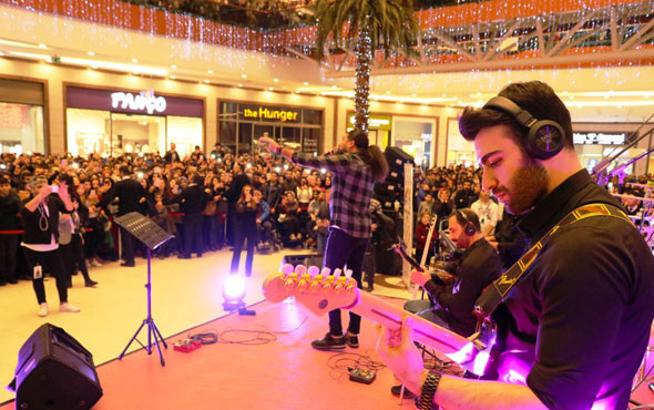 O Ses Türkiye şampiyonu Ferat Üngür gittiği AVM'yi yıktı geçti! - Resim: 3