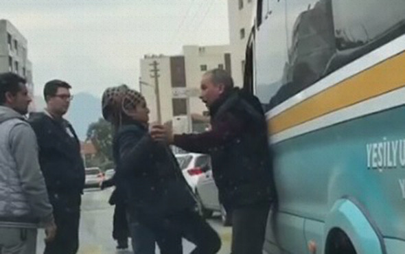 Minibüsçüyü tekme tokat döven kadın kamerada! - Resim: 2