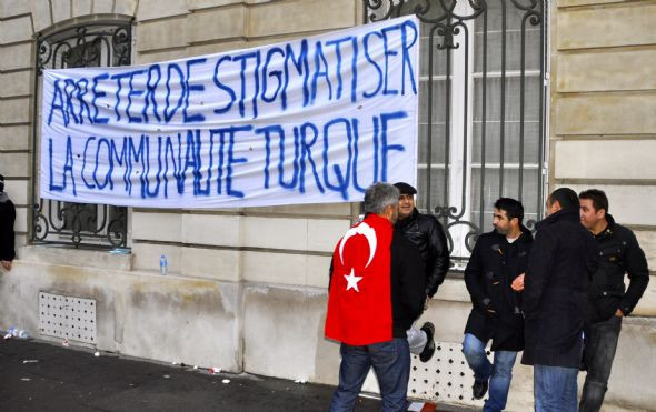 Fransa'daki Türkler ayakta - Resim: 1