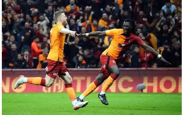 Galatasaray'da Gomis krizinin perde arkası! Sözleşmesini feshetmeye gelmişti, af çıktı! - Resim: 4