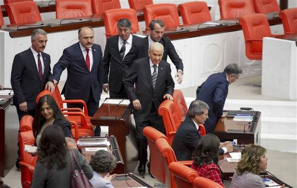 Bahçeli'nin İYİ Parti sıralarına bakışı olay oldu! İşte o anlar... - Resim: 3