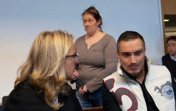 9 yaşındaki oğlunu sapıklara sattı! Detaylar iğrenç - Resim: 1