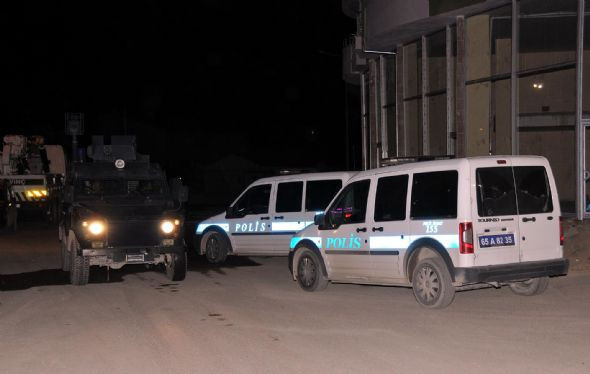 Van'da canlı bomba paniği! - Resim: 4