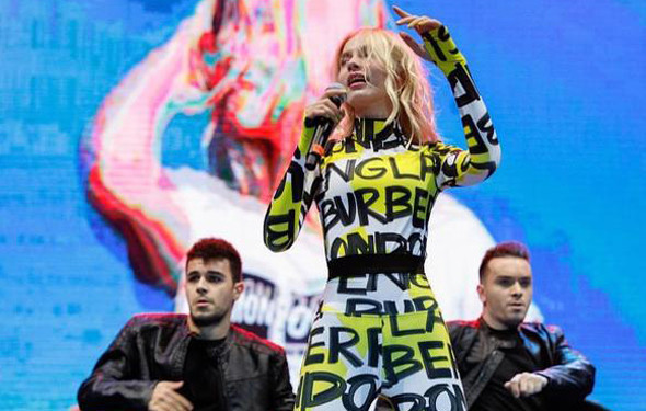 Aleyna kıyafetine servet ödedi! - Resim: 1