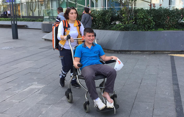 Okul gezisi faciayla bitti! AVM'de yürüyen merdivenden... - Resim: 1