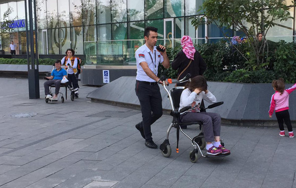 Okul gezisi faciayla bitti! AVM'de yürüyen merdivenden... - Resim: 3