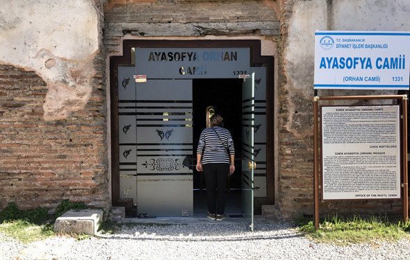 Tarihi ayıp! Ayasofya'ya cam kapı - Resim: 3