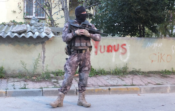 Helikopter destekli operasyon Gözaltılar var - Resim: 2