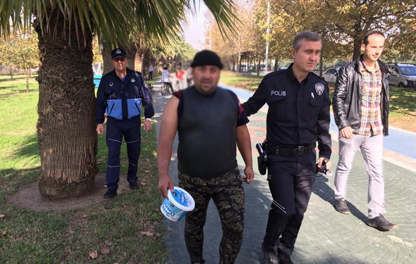  Denizdeki kaçak avcıya biber gazlı müdahale - Resim: 3