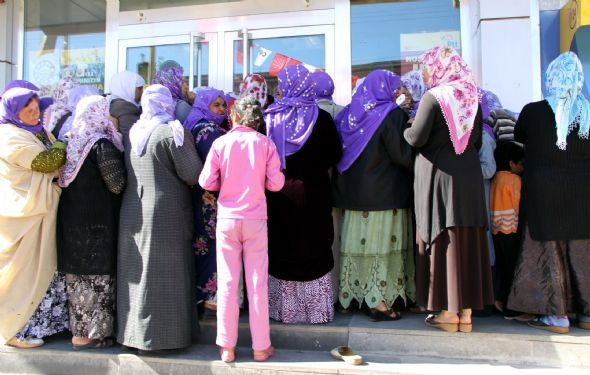 Ağlayan bebeğine aldırış etmedi ve... - Resim: 2