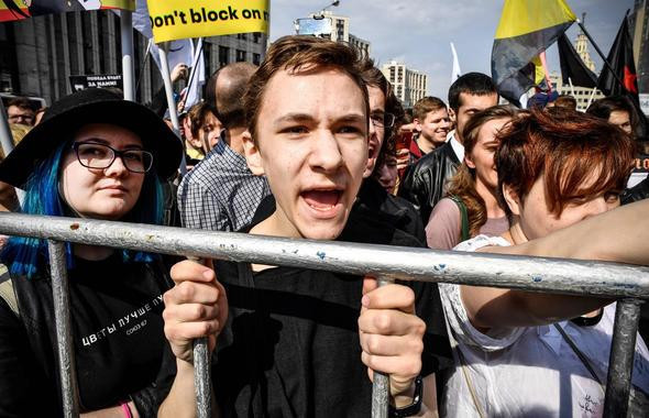 Popüler uygulama yasaklandı! Rusya sokağa söküldü - Resim: 1