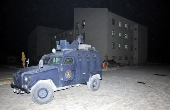 PKK yandaşları liseyi taşladı - Resim: 1