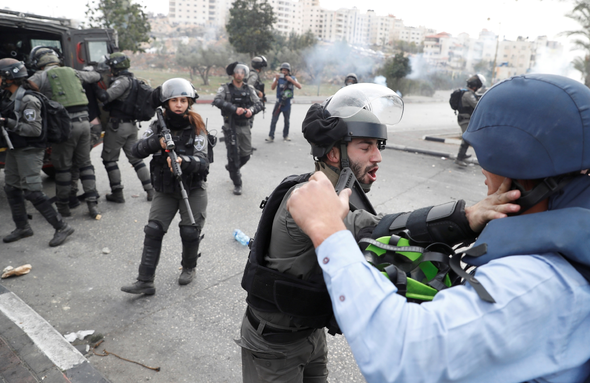 BM tokadı İsrail'i kudurttu! Cuma namazına saldırdılar... - Resim: 4